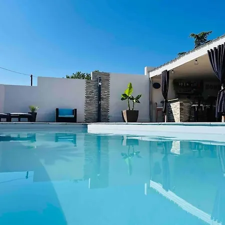 Au Calme Avec Piscine Lespignan