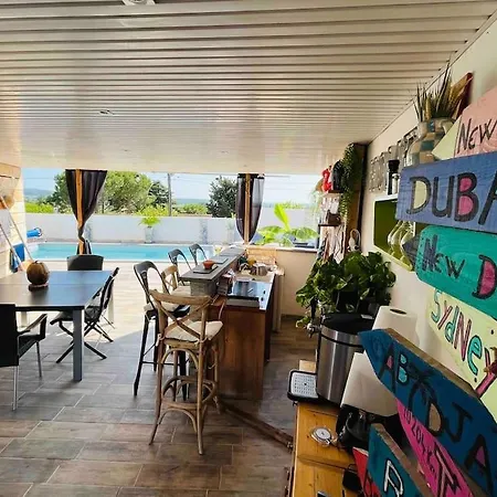 Appartamento Au Calme Avec Piscine
